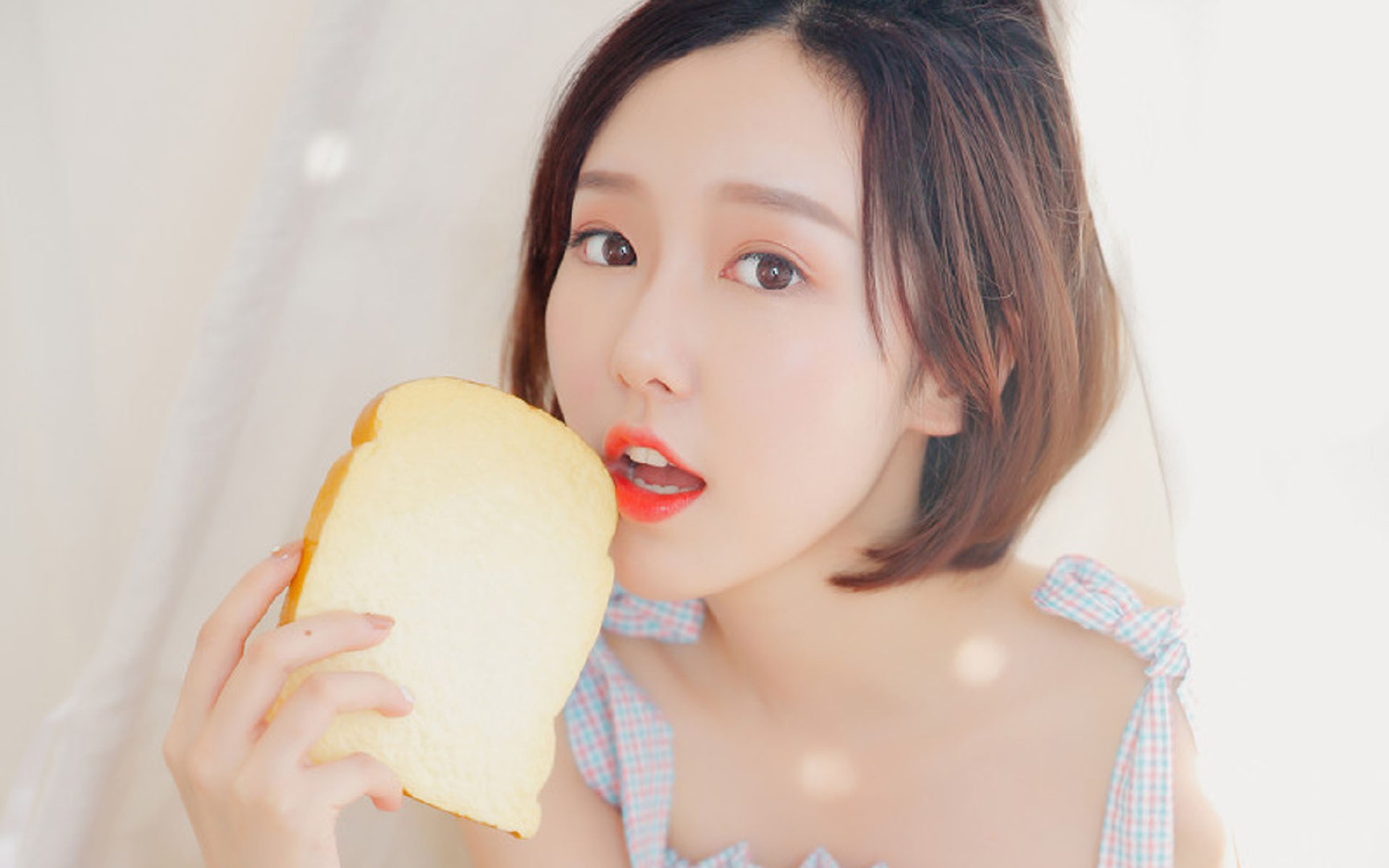 校园足球推广计划深入推进，青少年热情高涨，校园足球的推广