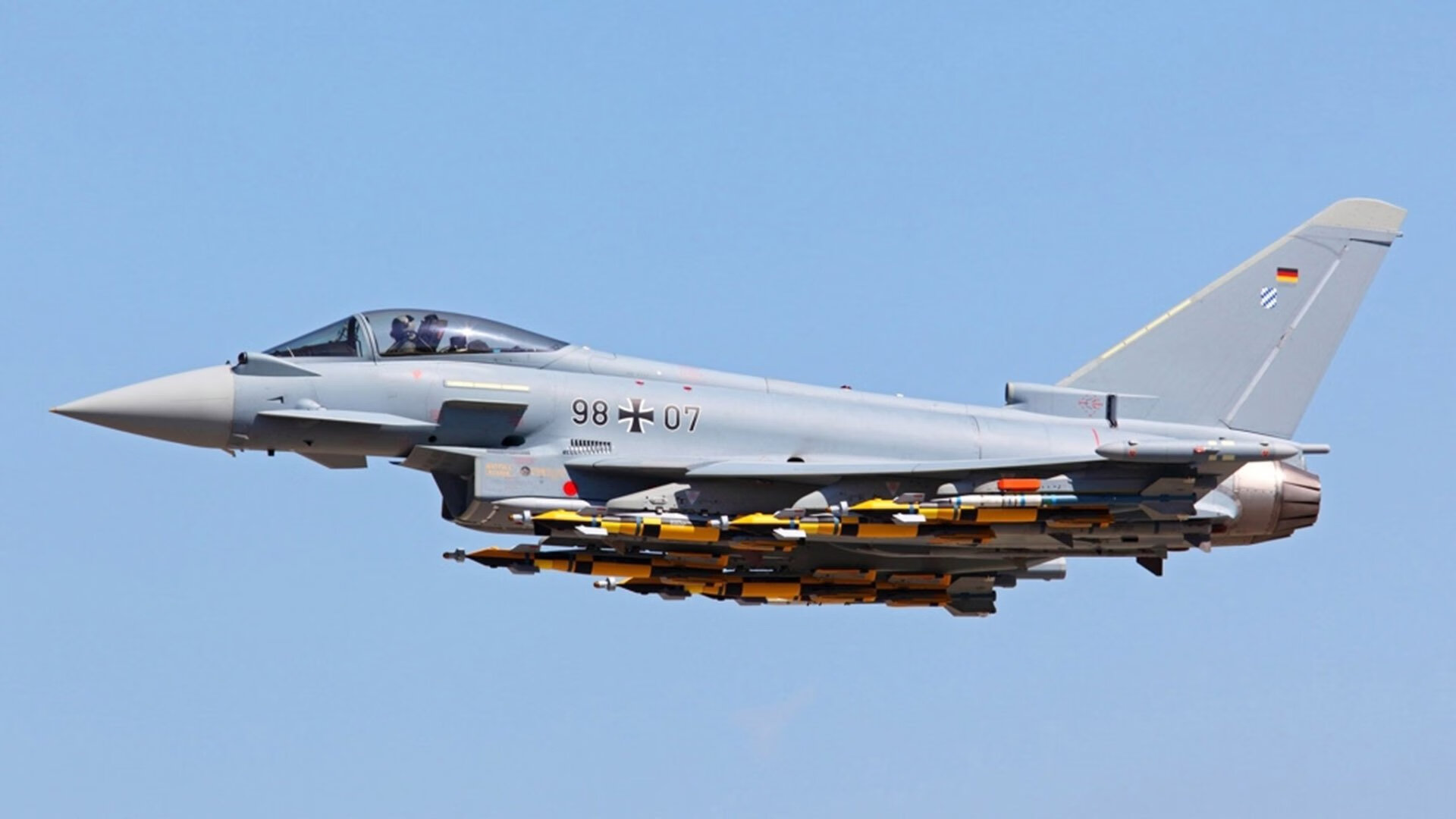 职业联赛推动转会流程透明化建立公开信息平台，职业选手的转会费归谁